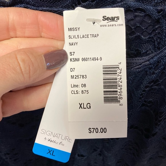 Signature Lace Dress - Picture 6 of 6